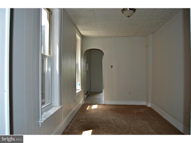542 Locust St, Reading, PA 19604 - photo 3