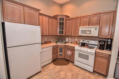 50 Players Cir, Tinton Falls, NJ 07724 - photo 6