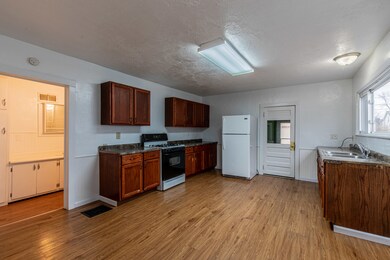 213 N 1st St, Princeton, IL 61356 - photo 2