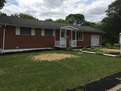 1204 Bayberry Rd, Pen Argyl, PA 18072 - photo 2