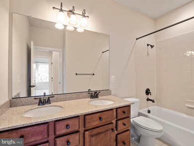 42532 Pine Forest Dr, Chantilly, VA 20152 - photo 5