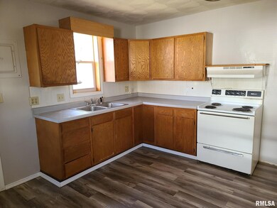 241 E Myrtle St, Virginia, IL 62691 - photo 7