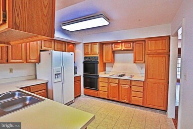 641 Budleigh Cir, Lutherville Timonium, MD 21093 - photo 2