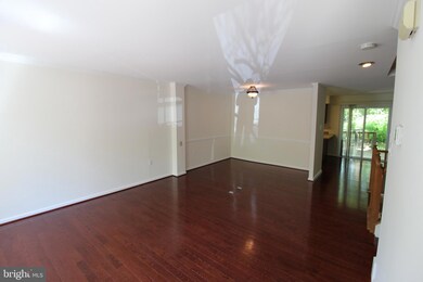 11996 Sentinel Point Ct, Reston, VA 20191 - photo 3