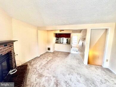 11805 Ashbrook Ct, Germantown, MD 20876 - photo 4