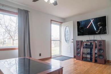 671 E Jeffrey Place, Columbus, OH 43214 - photo 3