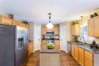 Spacious Chef's kitchen with 2 separate sinks, sta