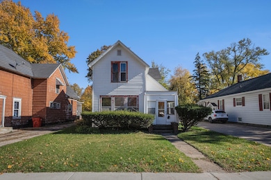 955 Colfax Ave, Benton Harbor, MI 49022 - photo 2