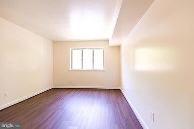 1670 Parkcrest Cir unit 201, Reston, VA 20190 - photo 4