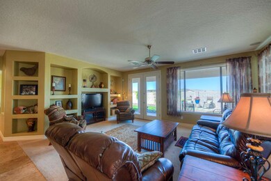 005_Family Room To Relax