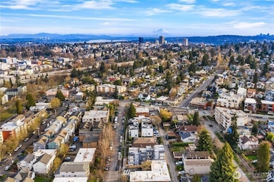 6539 4th Ave NE unit E, Seattle, WA 98115 - photo 5