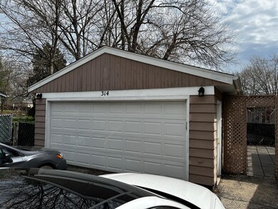314 Amarillo Dr, Carpentersville, IL 60110 - photo 3