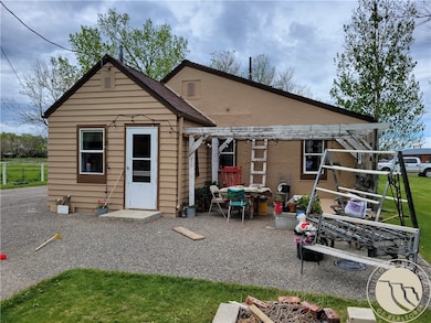 1543 N Center Ave, Hardin, MT 59034 - photo 4