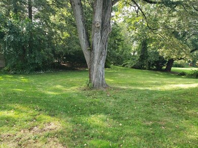 28 Orchardview St, West Springfield, MA 01089 - photo 3