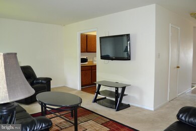 7018 Cipriano Woods Ct, Lanham, MD 20706 - photo 3