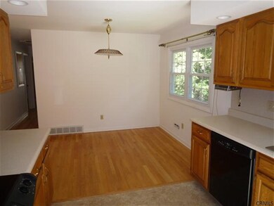 1070 Winne Rd, Schenectady, NY 12309 - photo 4