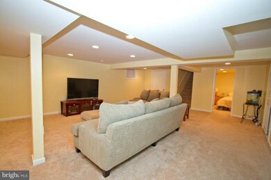 408 Orleans Cir SW, Vienna, VA 22180 - photo 4