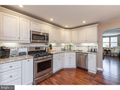 817 Surrey Ln, Glenolden, PA 19036 - photo 6