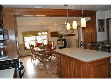 Kitchen Bright and beautiful kitchen/dining area w