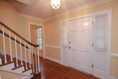 Foyer entrance with  hardwood style floors and cro