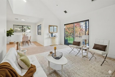 801 Hunters Run, Dobbs Ferry, NY 10522 - photo 3