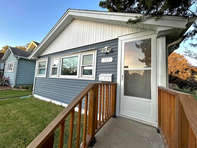 927 S 9th Ave, Marshalltown, IA 50158 - photo 2