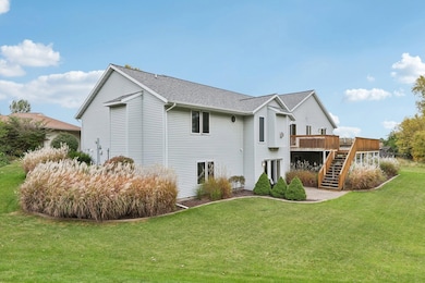 919 Lochmoore Dr, Waunakee, WI 53597 - photo 7