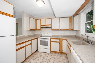 369 Aiken Ave unit 17, Lowell, MA 01850 - photo 5
