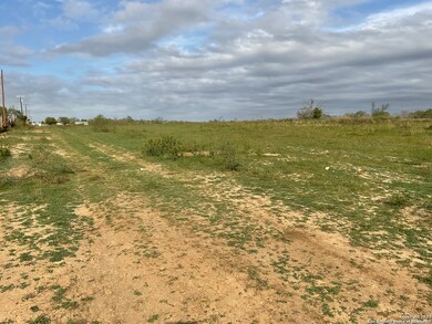 128 Sylas Hayes Loop, Leming, TX 78050 - photo 7