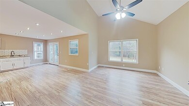 5247 Pogue St, Spartanburg, SC 29301 - photo 2