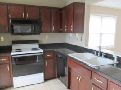 5805 Hudson Lake Dr, Louisville, KY 40291 - photo 7