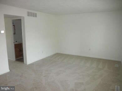 1302 Harford Square Dr, Edgewood, MD 21040 - photo 2