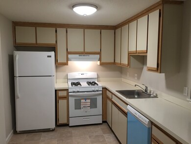 100 Cass Ave unit 14 B, Dracut, MA 01826 - photo 3