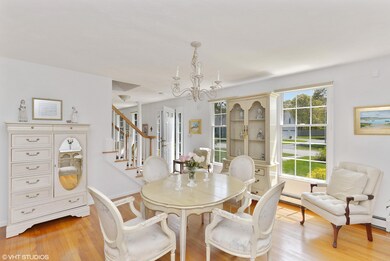 08_37WaterviewCircle_370_DiningArea2_HiR