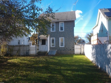 306 Carroll Ave, Bridgeport, CT 06607 - photo 2