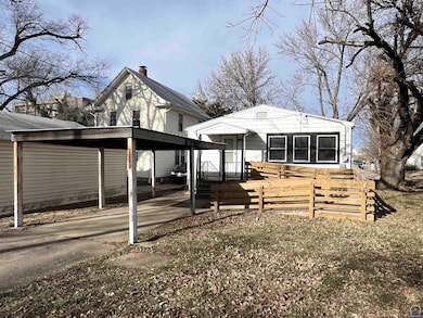 517 SW 14th St, Topeka, KS 66612 - photo 3