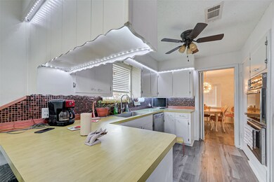 328 Saint Cloud Dr, Friendswood, TX 77546 - photo 7