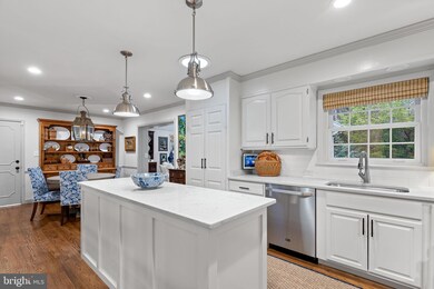 6502 Lily Dhu Ln, Falls Church, VA 22044 - photo 4