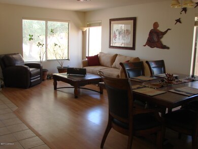 LIVING ROOM/DINING ROOM