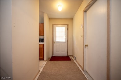 5546 Shaffer Rd NW unit A & B, Warren, OH 44481 - photo 4