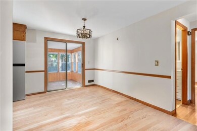 185 Pinecrest Dr, Pawtucket, RI 02861 - photo 5