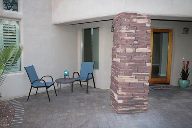 NICE PATIO AREA IN FRONT PATIO