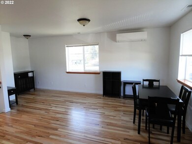 1464 E Central Ave, Sutherlin, OR 97479 - photo 2