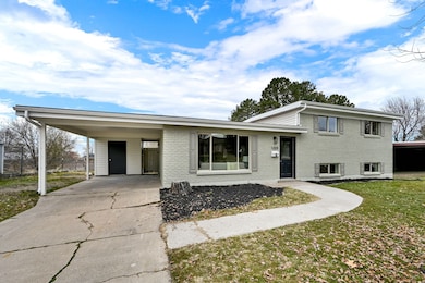 1009 N 250 W, Clearfield, UT 84015 - photo 2