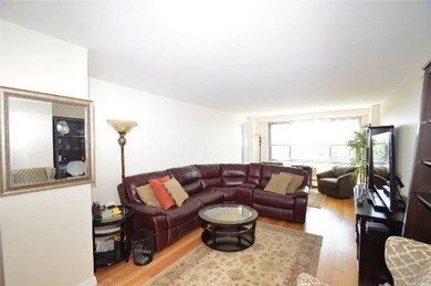 Lakeside Towers unit 12K, Bayside, NY 11361 - photo 2