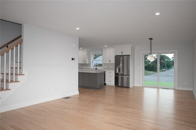 6 Lillian Ct, Warwick, RI 02886 - photo 4