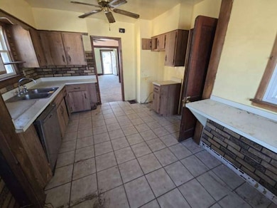 59 Harvey St, Struthers, OH 44471 - photo 2