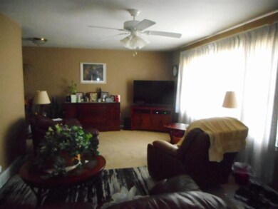 811 Stephan Ave, Waterloo, IA 50701 - photo 2