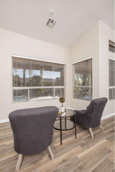 05SittingRoom