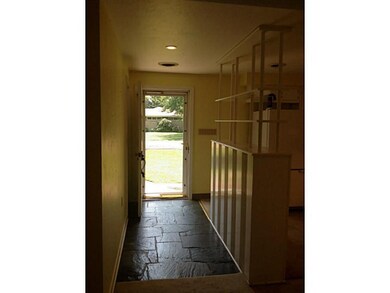 Entry/Foyer.